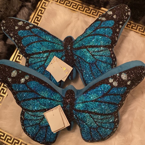 Pillows - Picture 3 of 7